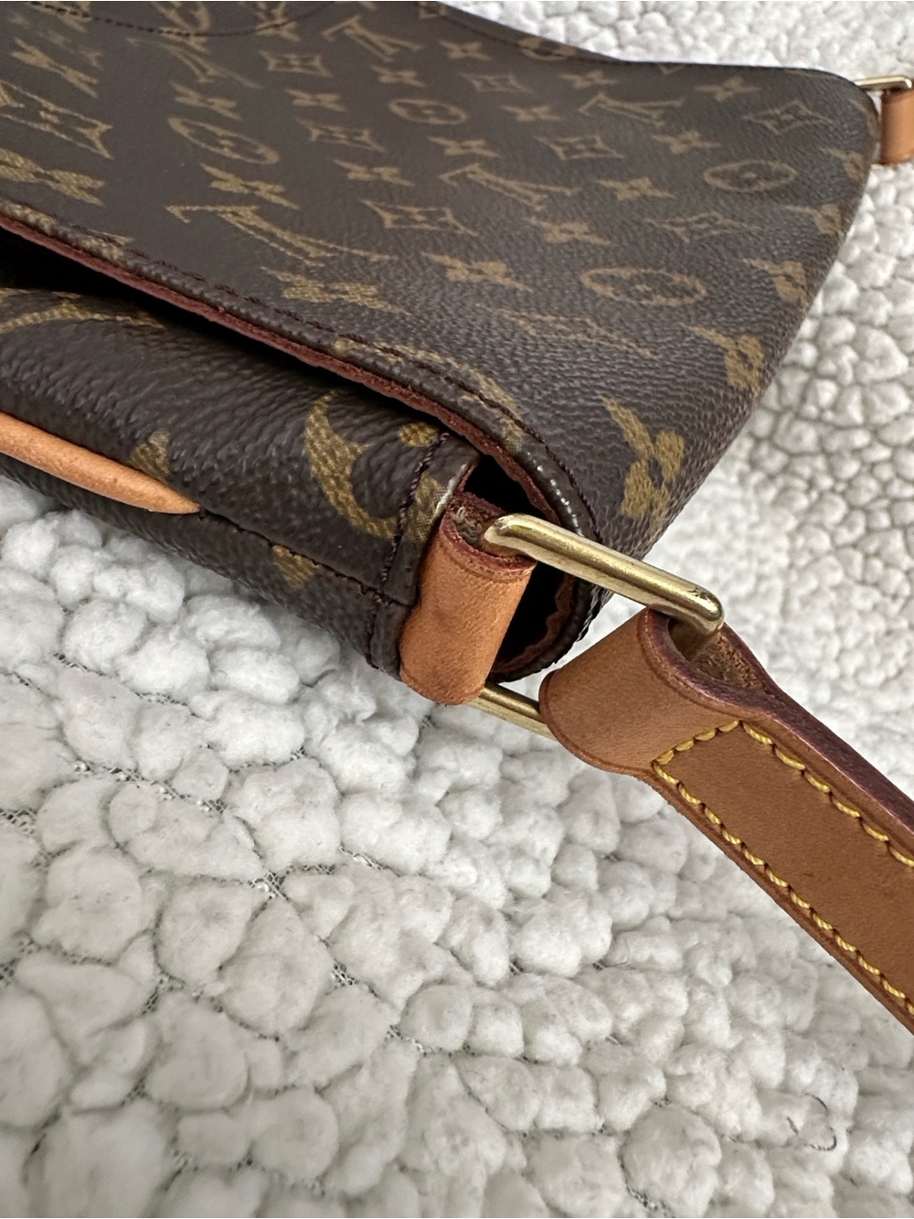 Louis Vuitton Musette Tango
Monogram Shoulder Bag - vintage - Picture 14 of 16